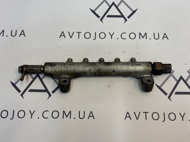 Рампа форсунок системы впрыска топлива 17520EB305 NISSAN