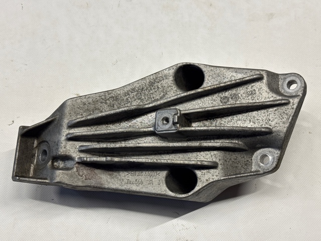 Кронштейн подушки (опоры) двигателя, левой 22116861559 BMW
