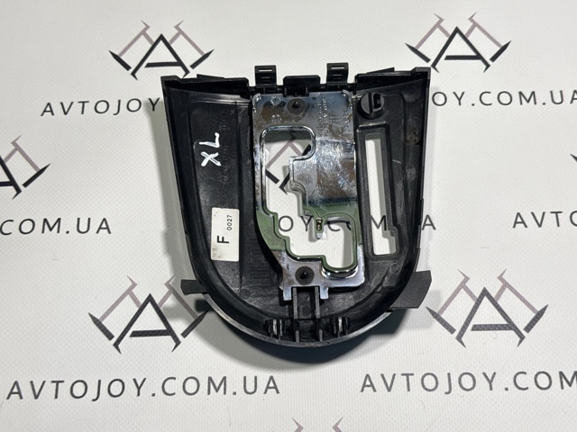 MITSUBISHI 2420A040HA Накладка консоли рычага переключения передач АКПП в наличии Тернополь