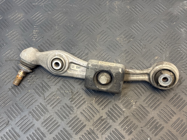 Рычаг передней подвески нижний, правый 31106878082 BMW