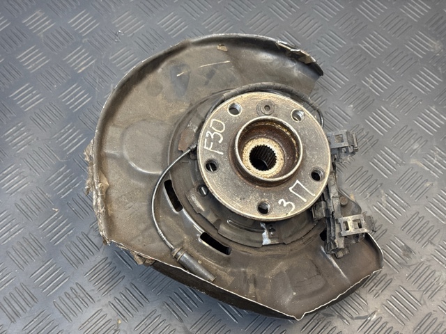 Цапфа (поворотный кулак) задний правый 33326792524 BMW