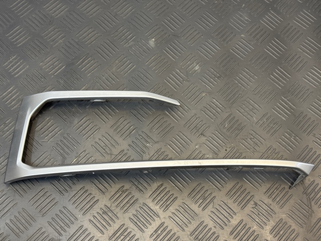 Накладка фары правой 51117449692 BMW