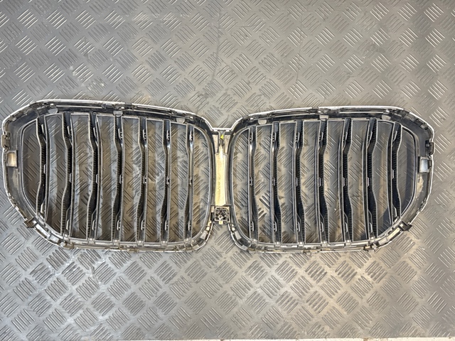 51137454887 BMW Решетка радиатора купить в Житомир