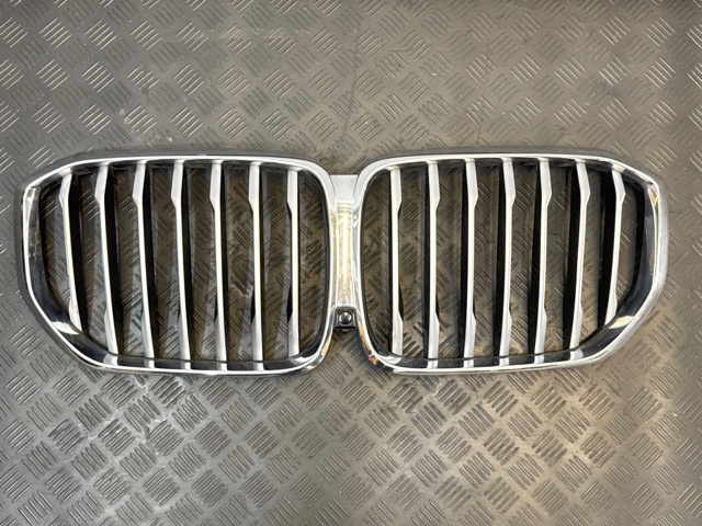 Облицовка радиатора 51137454887 BMW