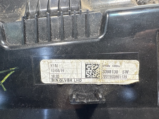 51169472465 BMW Крышка перчаточного ящика (бардачка) купить в Черновцы