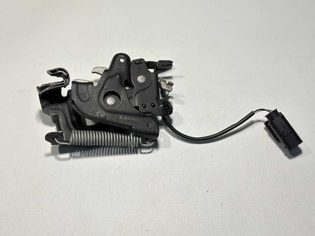 Замок капота, левый 51237485957 BMW