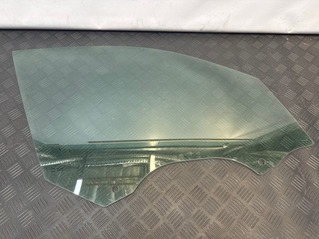 Стекло двери передней правой 51337430938 BMW