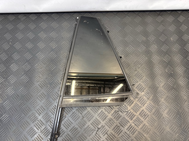 Уголок задней левой двери 51357444075 BMW