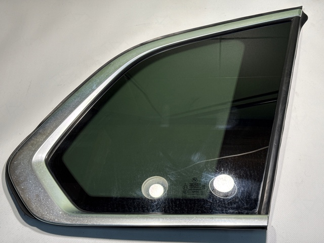 Стукло багажника, правое 51377444078 BMW