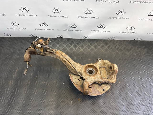 Цапфа (поворотный кулак) передний правый 5367053 FORD
