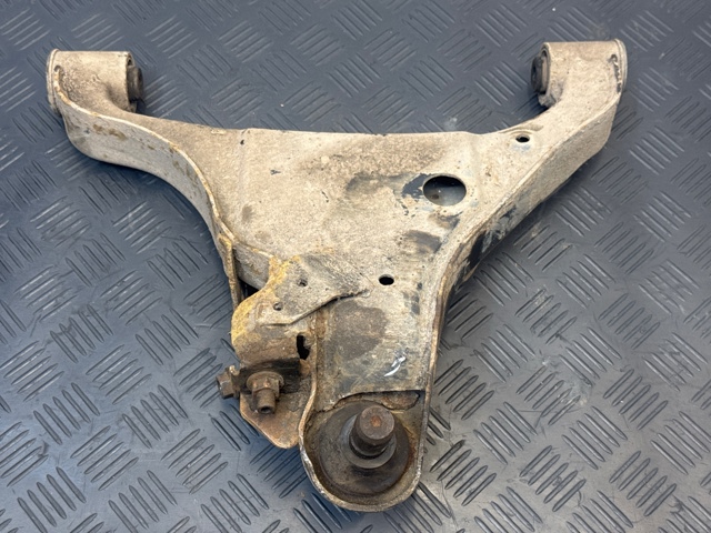 Рычаг передней подвески нижний, правый 545004KH1A NISSAN
