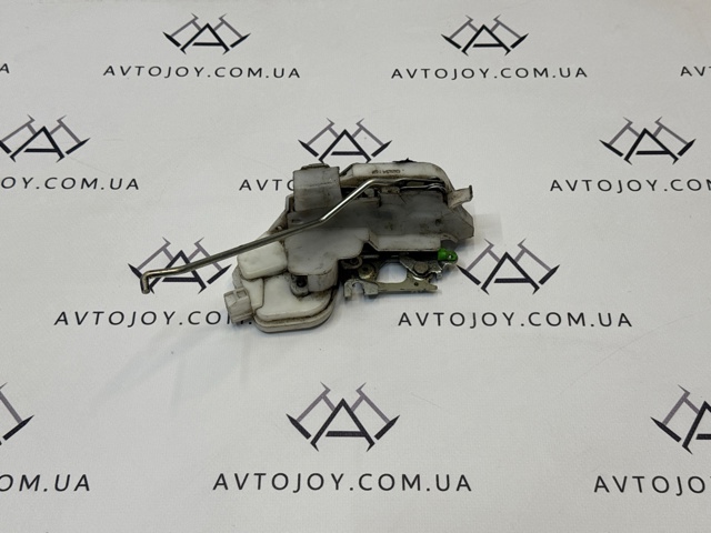 Замок передней пассажирской двери 5715A280 MITSUBISHI