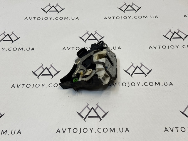 Запор кабины 5715A421 MITSUBISHI