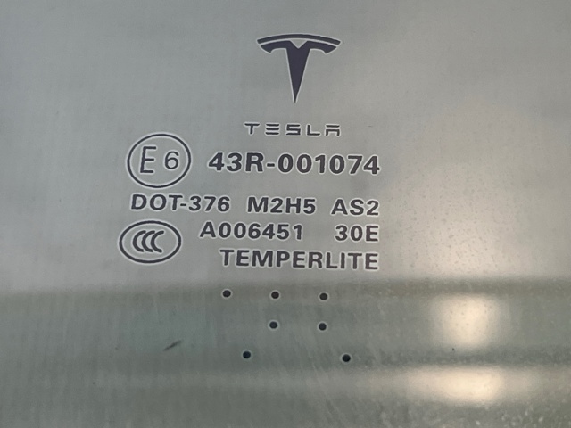 600664700E TESLA Стекло двери передней правой купить в Николаев