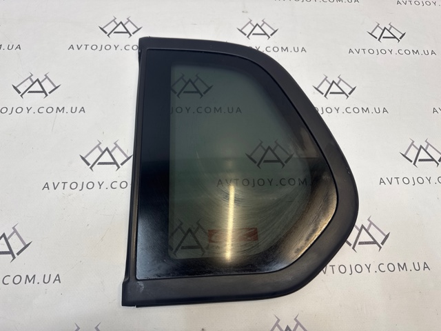 Стекло кузова/багажного отсека, правое 6131A056 MITSUBISHI