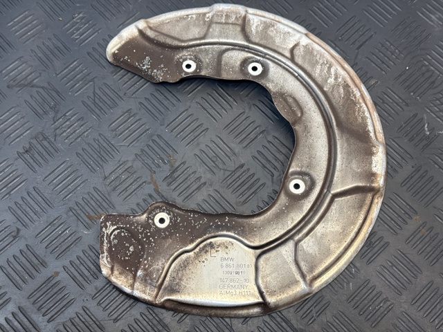 Защита тормозного диска заднего, левая 6861801 BMW