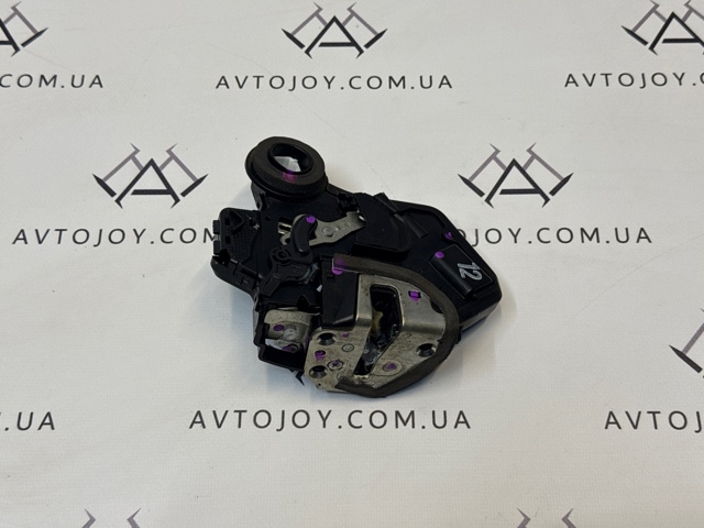 Замок двери задней правой Toyota FORTUNER