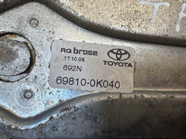 Стеклоподъемник (механизм перемещения стекла) 698100K041 TOYOTA