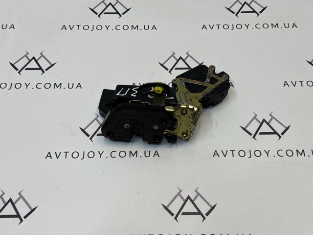 Замок задней правой двери  81420H1020 HYUNDAI