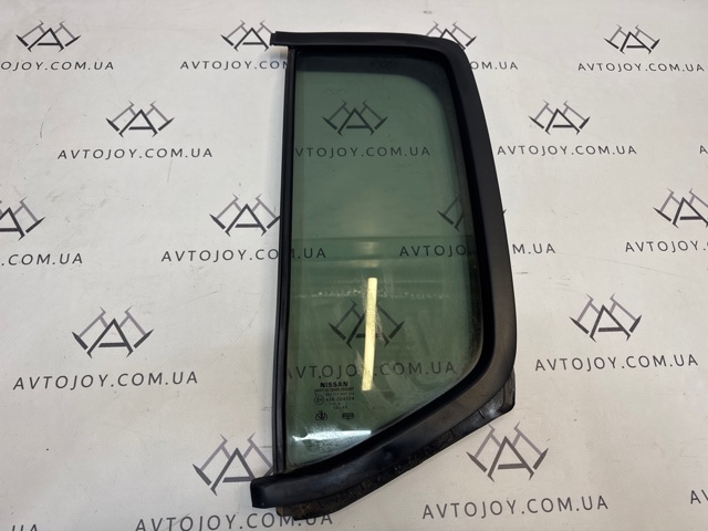 Уголок задней левой двери 82263EB320 NISSAN