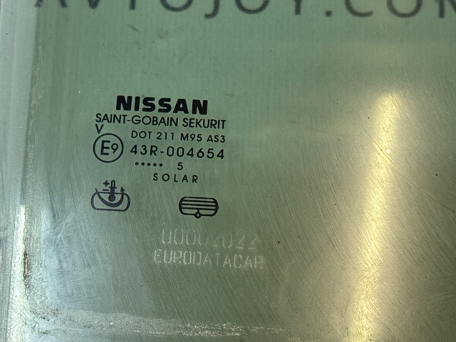 82300EB33A NISSAN Стекло двери задней правой купить в Ирпень
