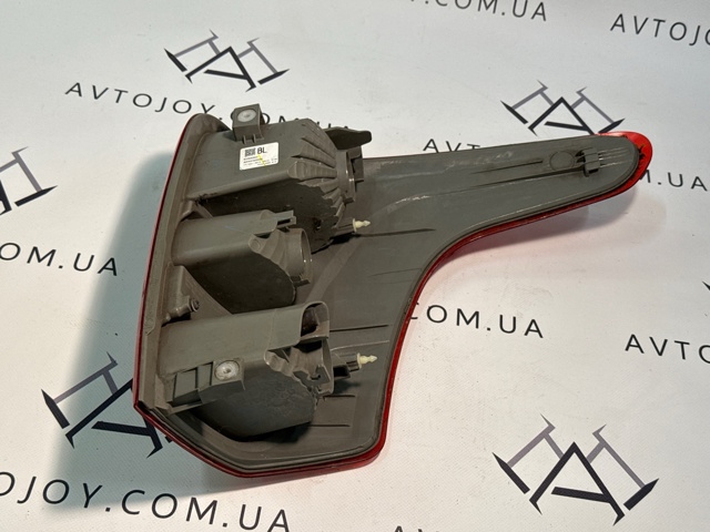 Задний левый стоп 8330A943 MITSUBISHI