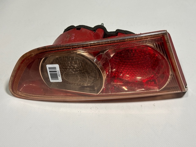 Задняя левая внутренняя фара 8337A009 MITSUBISHI