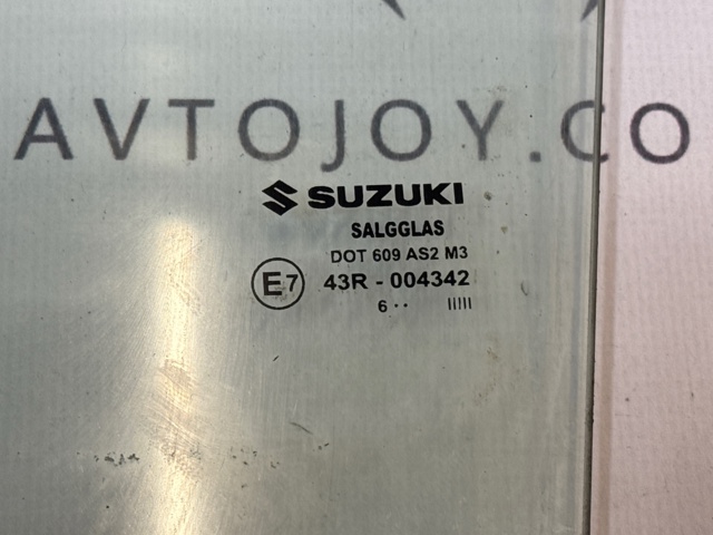 SUZUKI 8454654P01 Стекло двери задней левой в наличии Ирпень