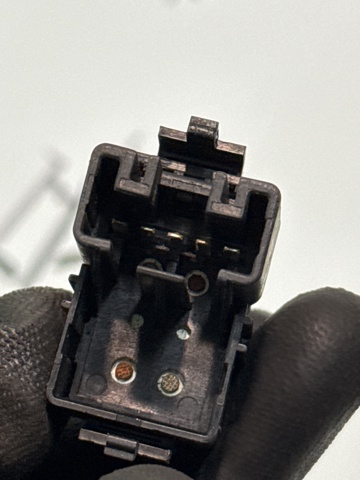 Кнопка подъемника переднего правого стекла 848100K010 TOYOTA