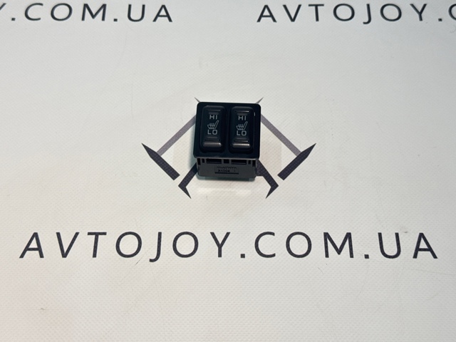 Кнопка включения обогрева сидения 8610A114 MITSUBISHI