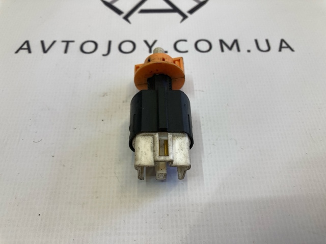 8614A018 MITSUBISHI Датчик включения стопсигнала купить в Украина