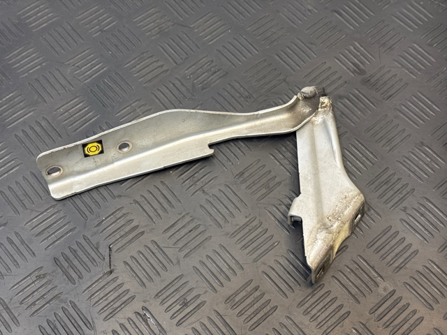 Завеса капота правая F54004KJMA NISSAN