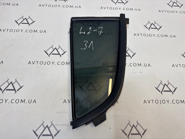 Задняя форточка левая MN136793 MITSUBISHI