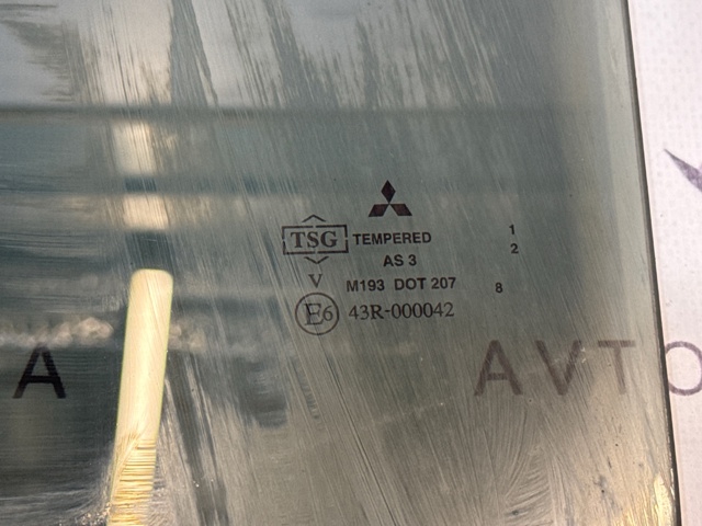 MN182275 MITSUBISHI Стекло двери задней левой купить в Запорожье