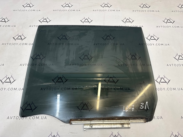 Стекло задней двери, левой MN182275 MITSUBISHI