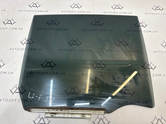 Стекло задней правой двери MN182276 MITSUBISHI