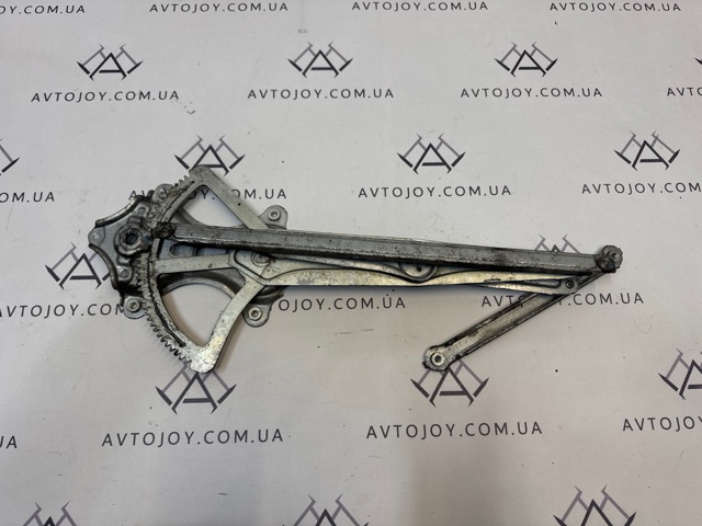 Механизм стеклоподъемника двери передней, правой MN182366 MITSUBISHI