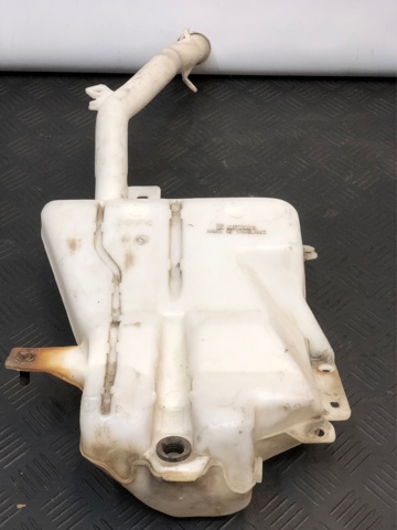 MN182568 Mitsubishi Бачок омывателя стекла
