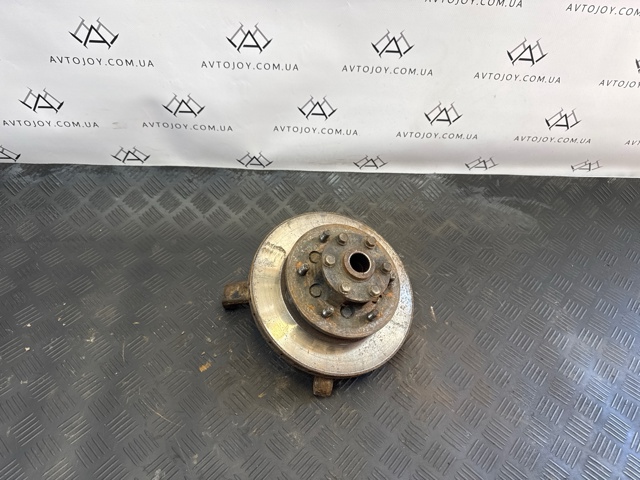Цапфа передняя левая MR113892 MITSUBISHI