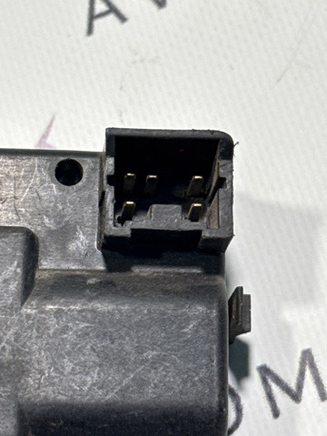 Мотор заслонки печки MR568606 MITSUBISHI