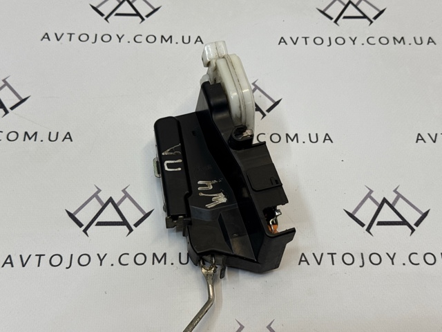 MITSUBISHI MR573707 Замок двери передней левой в наличии Ирпень