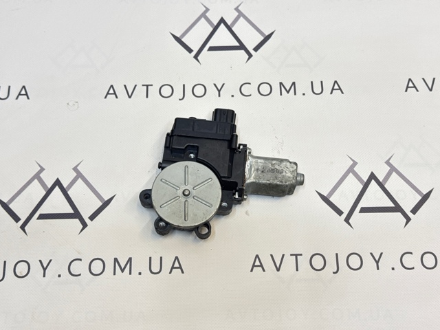 Моторчик стеклоподъемника двери задней, правой MR573888 MITSUBISHI