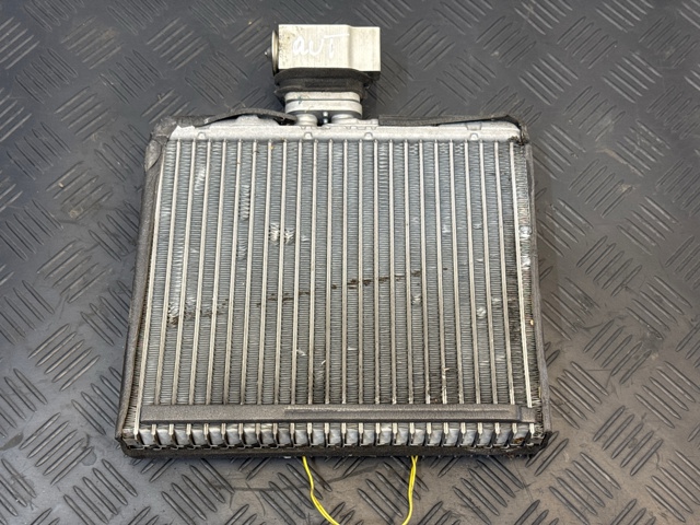 Испаритель кондиционера MR958417 MITSUBISHI