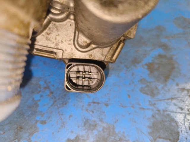 VAG 06Q133062A Дроссельная заслонка в сборе в наличии Киев