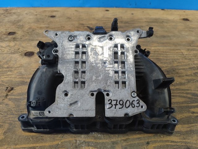 Впускной коллектор 11617588126 BMW