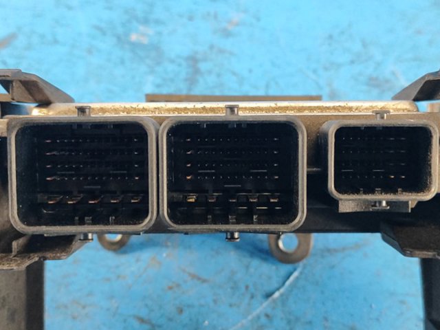 ЭБУ двигателем 12147601756 BMW