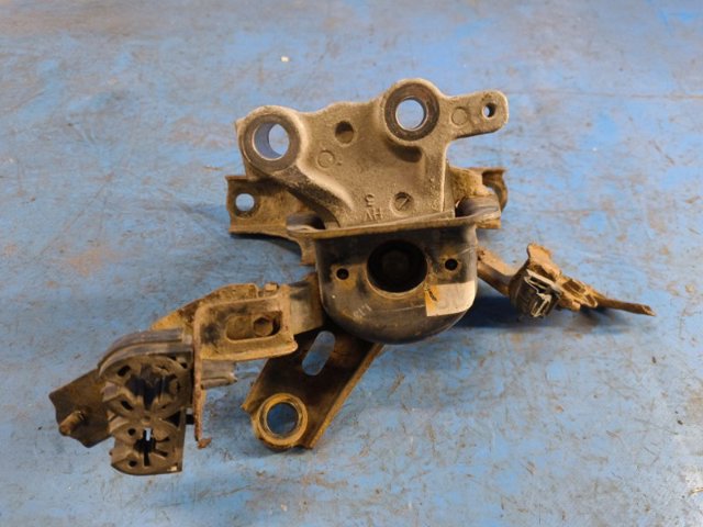 Правая подушка ДВС 1230537160 TOYOTA