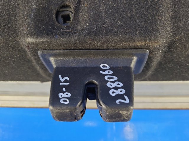 Замок задней двери 13501988 GM
