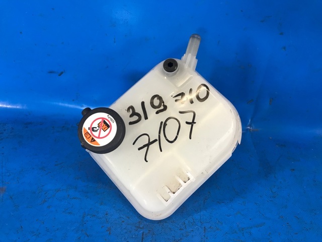 Расширительный бачок охлаждения 164A237012 TOYOTA