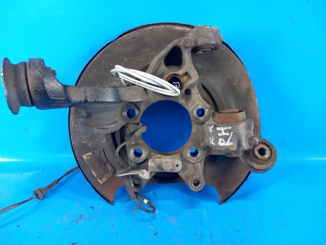 VOLVO 30760562 Цапфа передняя правая в наличии Черкассы